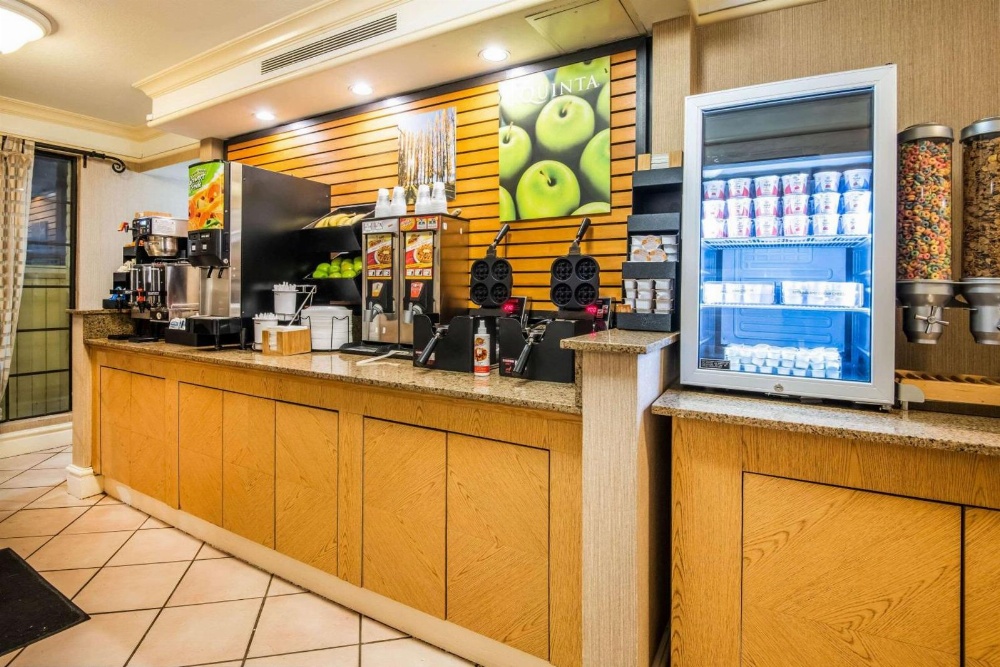 La Quinta Inn & Suites by Wyndham Colorado Springs Garden Of The Main image